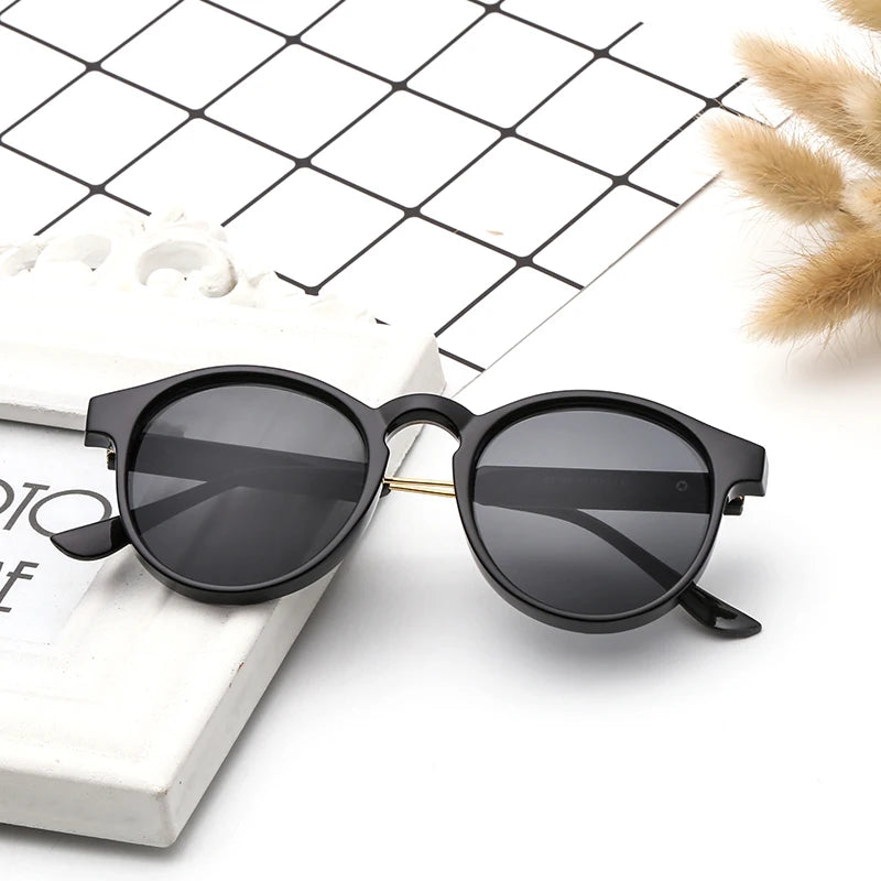 Stylish Retro Round Sunglasses UV400
